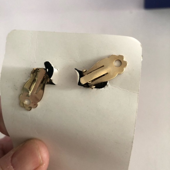 Bold Gold Floral Earrings - vintage clip ons - Picture 4 of 5